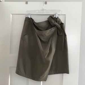 BR olive wrap skirt with pocket